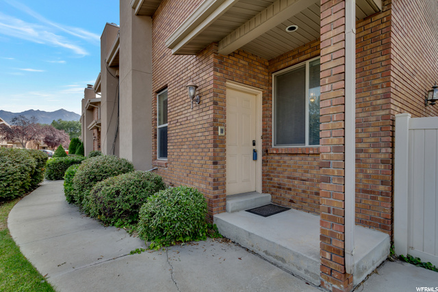 8714 S OAKWOOD PARK CIR #32, Sandy UT 84094