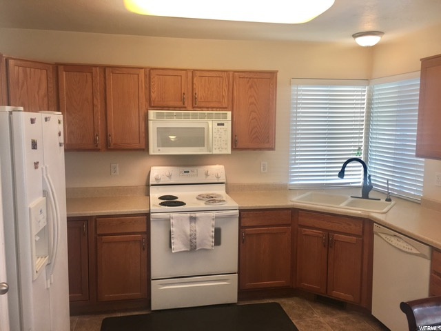 583 N 1725 W, Clinton, UT 84015 — photo 2