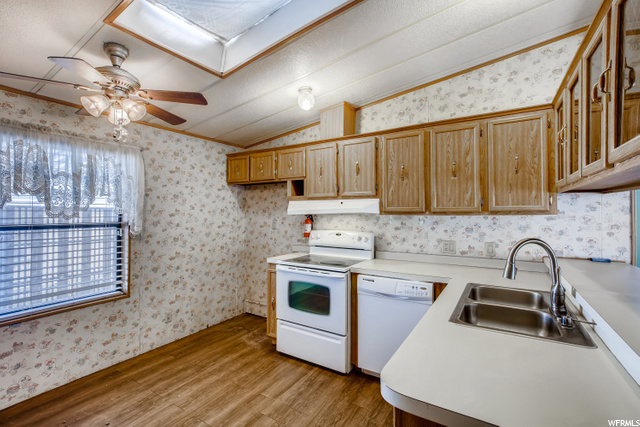 211 E Detroiter Cir, Murray, UT 84107 — photo 2