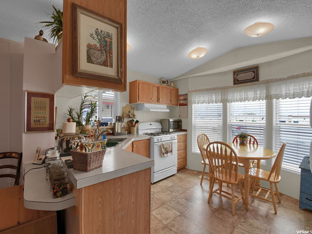3 Lakeview Dr, Layton, UT 84041 — photo 5