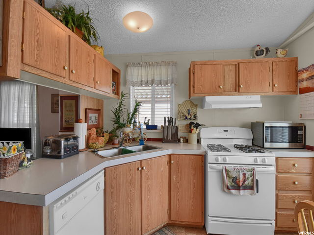 3 Lakeview Dr, Layton, UT 84041 — photo 6