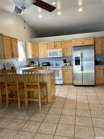 1686 N 2400 W, Clinton, UT 84015 — photo 4