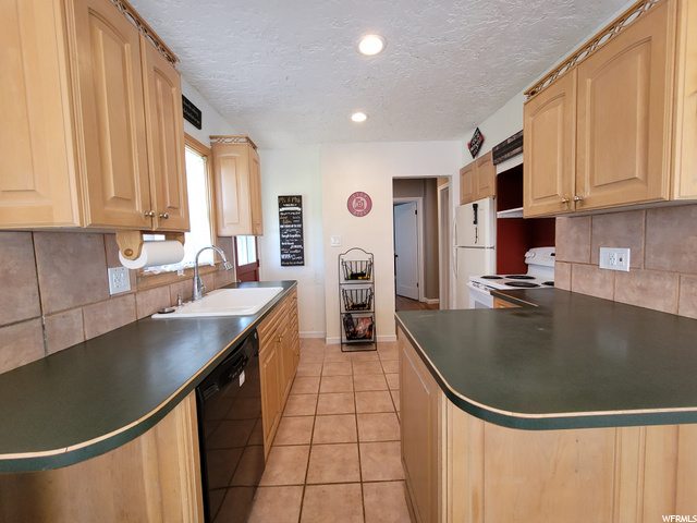 218 S 400 E, Kaysville, UT 84037 — photo 10