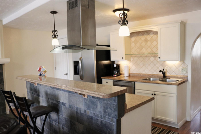 125 E Main St, Torrey, UT 84775 — photo 10