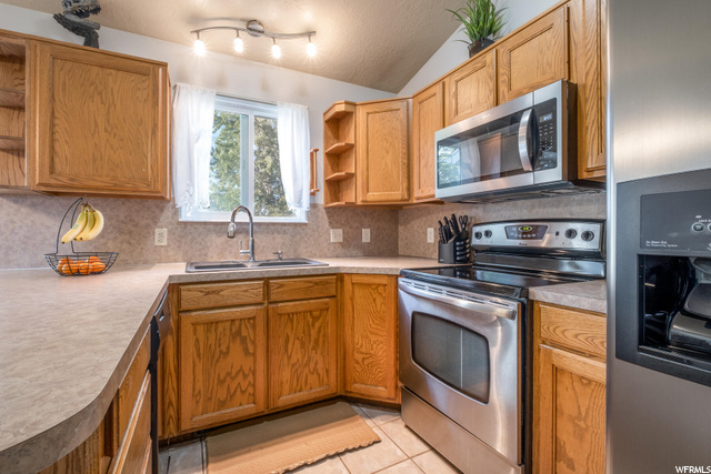 667 W 1000 N, Clinton, UT 84015 — photo 9