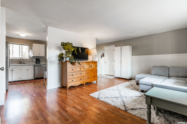 563 E Hilo St, Sandy, UT 84070 — photo 4