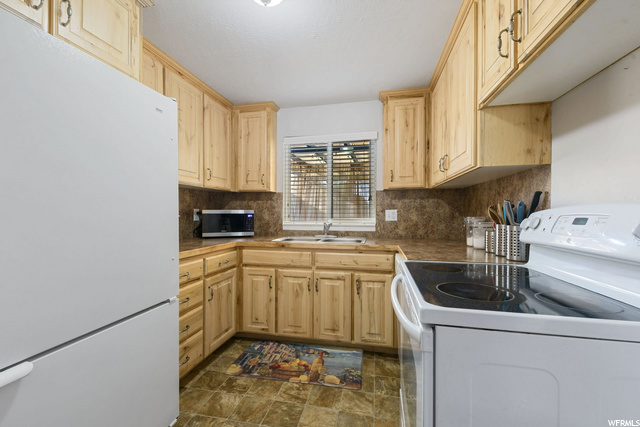 437 W 2525 N, Sunset, UT 84015 — photo 2