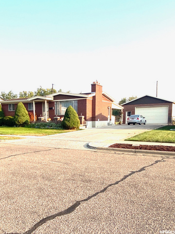 672 E Julie Dr, Layton, UT 84041 — photo 2