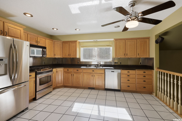 2396 E Dimple Dell Rd, Sandy, UT 84092 — photo 9