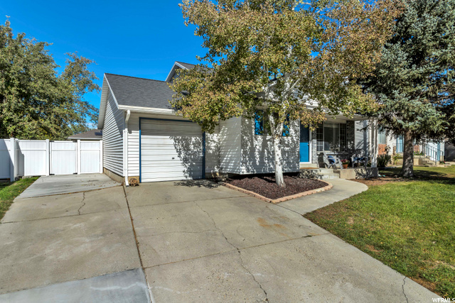 197 E Angel St, Sandy, UT 84070 — photo 3