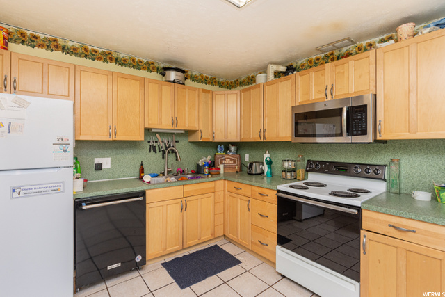 196 W 1550 N, Sunset, UT 84015 — photo 9