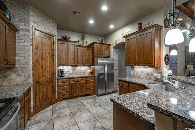 1029 E Black Brush Dr, Washington, UT 84780 — photo 11