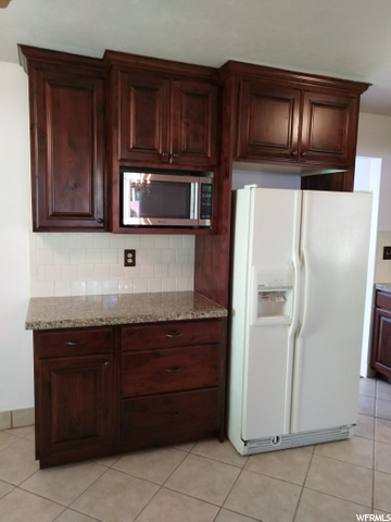 9505 S Garnet Dr E, Sandy, UT 84094 — photo 2