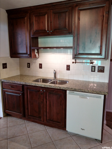 9505 S Garnet Dr E, Sandy, UT 84094 — photo 3
