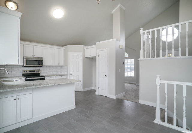 1860 E 2125 N, Layton, UT 84040 — photo 4