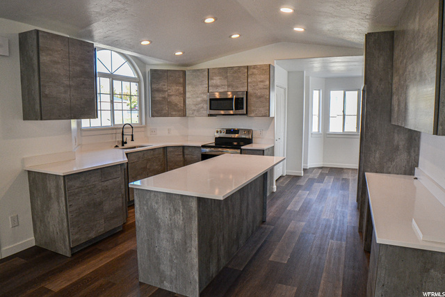 1058 E 3250 N, Layton, UT 84040 — photo 2