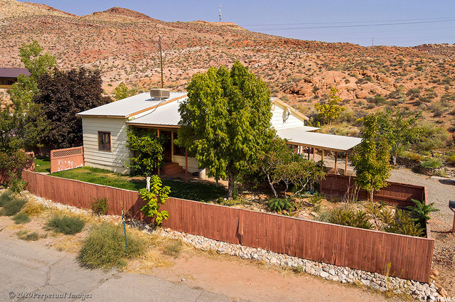 335 Crestview Dr, Moab, UT 84532 — photo 2