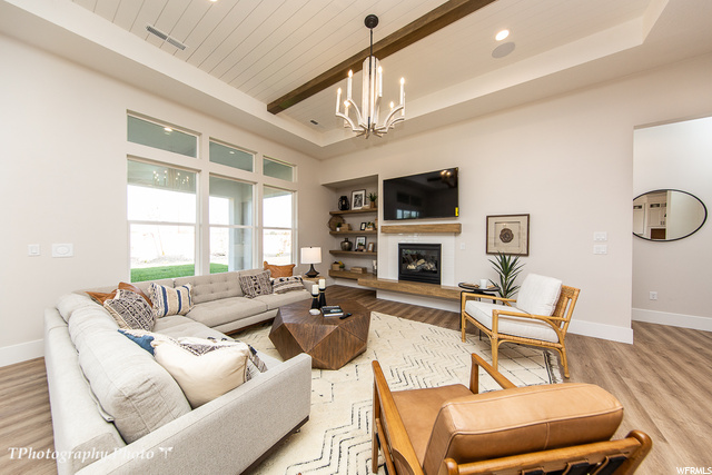 Photo 8 for MLS #1710173 at 56 W Elinor Ln