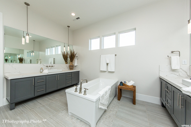 Photo 21 for MLS #1710173 at 56 W Elinor Ln