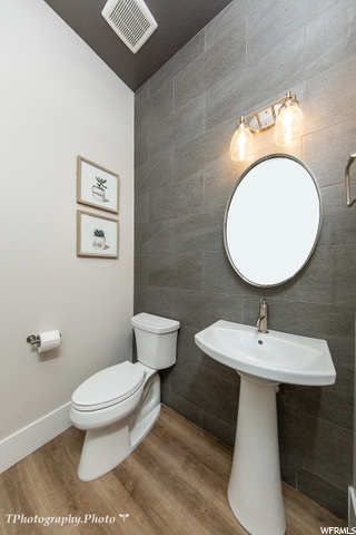 Photo 34 for MLS #1710173 at 56 W Elinor Ln