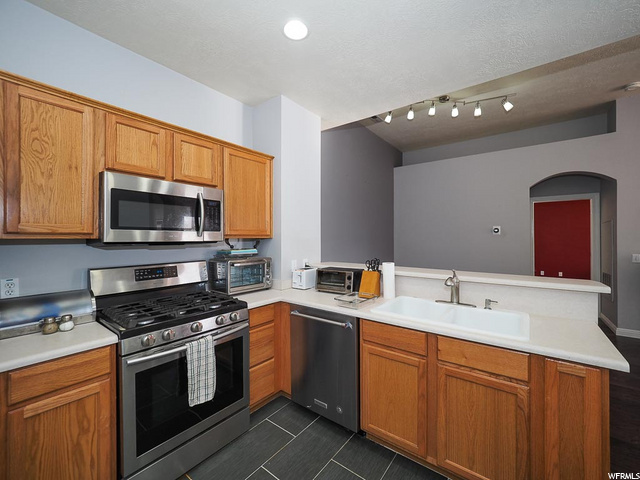 969 S Courtyard Ln E, Centerville, UT 84014 — photo 5