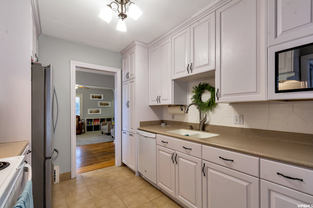 8907 S 250 E, Sandy, UT 84070 — photo 10