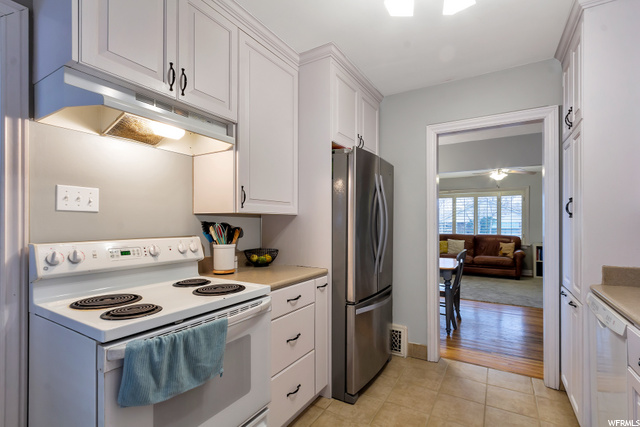 8907 S 250 E, Sandy, UT 84070 — photo 11