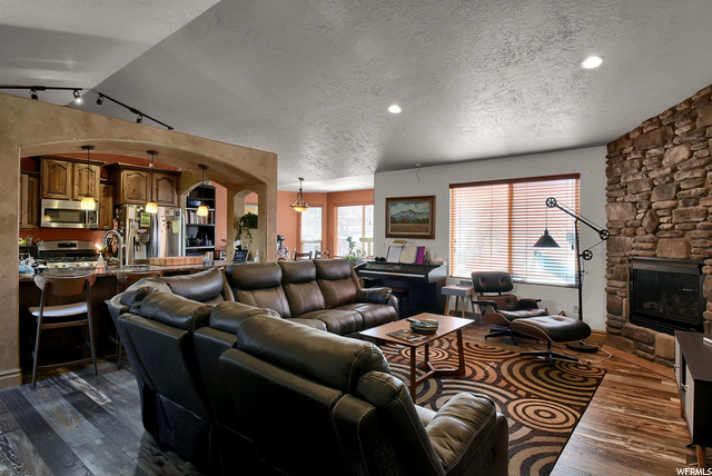 1123 E Benchview Dr N, Ogden, UT 84404 — photo 2