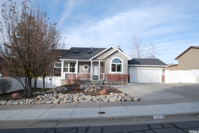 1237 E Cedar View Dr, Sandy, UT 84094 — photo 2