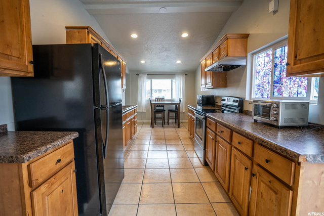 657 W Second Ave, Midvale, UT 84047 — photo 2