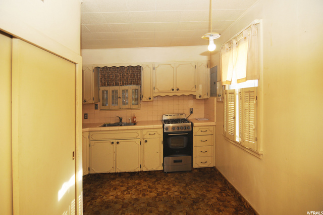 3829 Grandview Dr, Ogden, UT 84403 — photo 4