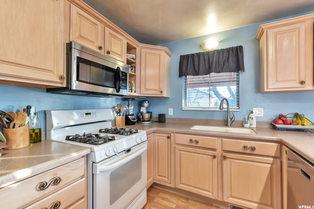 594 E 400 N, Lindon, UT 84042 — photo 10