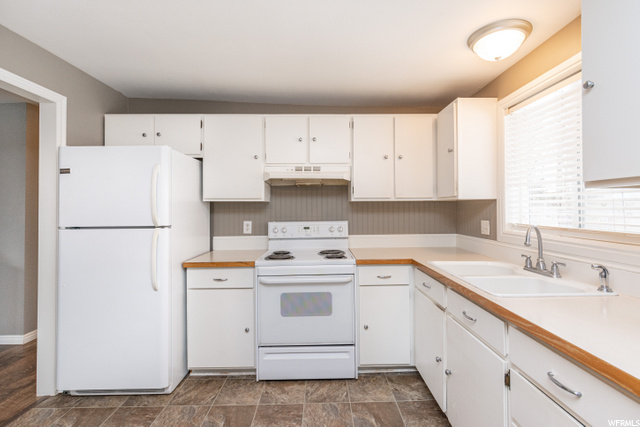 9822 S 570 E, Sandy, UT 84070 — photo 11