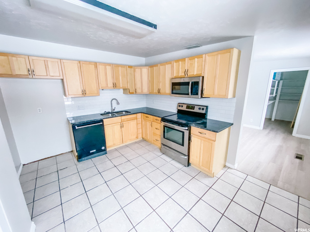 196 W 1550 N, Sunset, UT 84015 — photo 6
