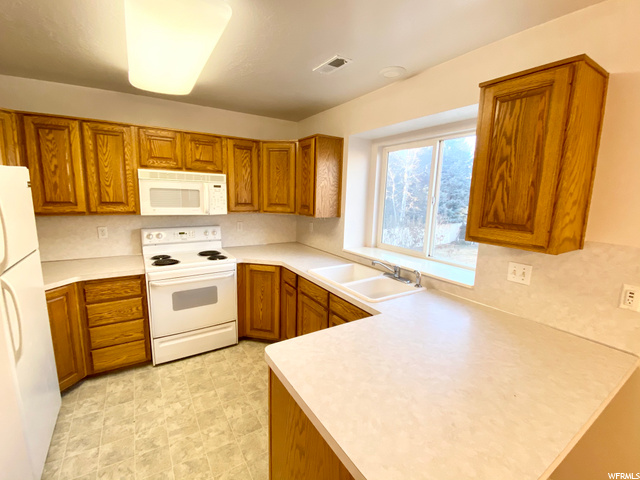 5271 S 2775 W #5B, Roy, UT 84067 — photo 3