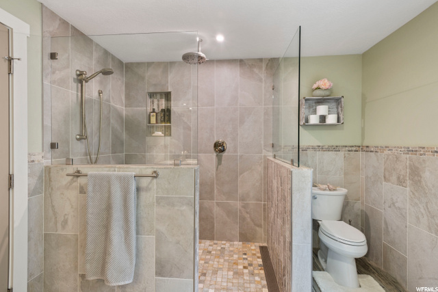 Downstairs Owner's Bath