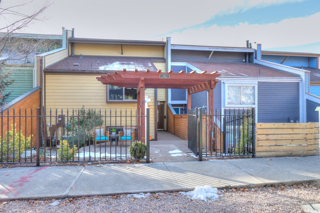 212 E 1ST AVE Salt Lake City, Utah OFFER IN FIRST POSITION, 8.2 DUE DILIGENCE DEADLINE IS 3/1. PERFECT townhome downtown for people who have to work from home and or school kids from home because you've got 4 levels of living to split up as you need with 4 true bedrooms. NOTHING like this on the market that is so perfect for these modern times during the pandemic! Plus there's plenty of storage off the garage (crawl space) and two walk in closets. The owners have taken great care of the property and there is new paint and carpet, laminate flooring throughout. WHAT'S BEST? 1) the views of downtown, the south valley, the Wasatch and Oquirrh ranges-180 views from the TREX decks; 2) NO HOA! 3) garage floor has been epoxy coated; 4) you are on a UTA bus route nearby and within two blocks of City Creek Mall, Temple Square and TRAX to the airport or to Central Station to catch Front Runner trains. Square footage figures are provided as a courtesy estimate only and were obtained from previous Appraisal . Buyer is advised to obtain an independent measurement. EASY TO SHOW, TEXT BABS TO SHOW, CBS CODE REQUIRED