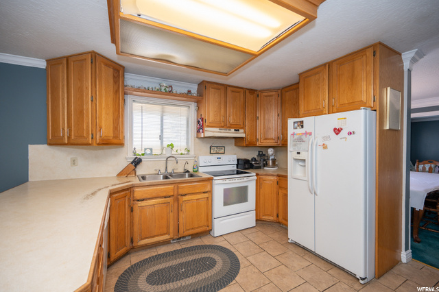 2447 E Robidoux Rd, Sandy, UT 84093 — photo 9