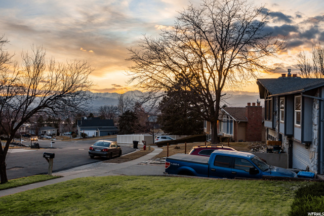 1381 E Ridgemark Dr, Sandy, UT 84092 — photo 4