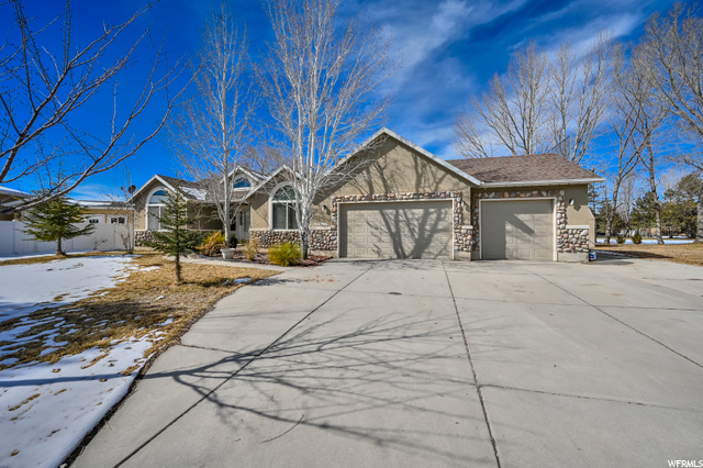 10096 S BARNSLEY LN South Jordan, Utah ** PLEASE READ ATTACHED SHOWING & OFFER INSTRUCTIONS** This single family home is located in South Jordan in a quiet neighborhood right outside of Daybreak in a semi cul de sac. Enjoy easy backyard access to Glenmoor Golf Course. No backyard neighbors giving great privacy. Main level primary bedroom with 2 additional bedrooms, mud room, 3-car garage with RV parking. Walk out basement with the potential for second kitchen or rentability. All new carpet in the basement. This home does need work and will not FHA and you need to have enough down payment to have a strong conventional offer. Cash offers and investors preferred. A lot of great fix and flip potential with $700k comps. Check out 3D tour and scheduled an appointment!