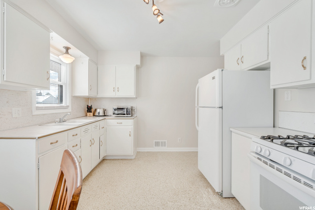 913 E Hill Top Dr, Clearfield, UT 84015 — photo 8
