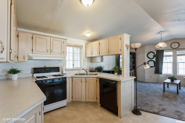 63 Sunset Dr, Layton, UT 84041 — photo 8