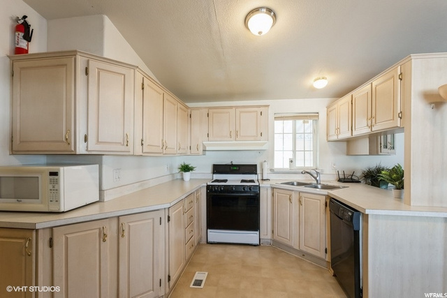 63 Sunset Dr, Layton, UT 84041 — photo 6