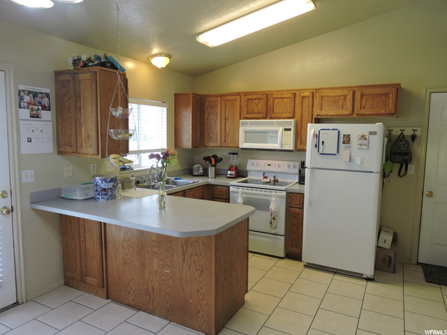 446 N 360 W, Clearfield, UT 84015 — photo 4