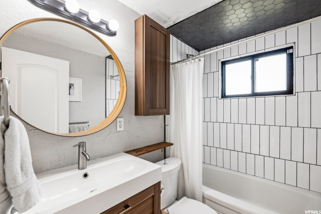 Beautifully Updated Bathroom