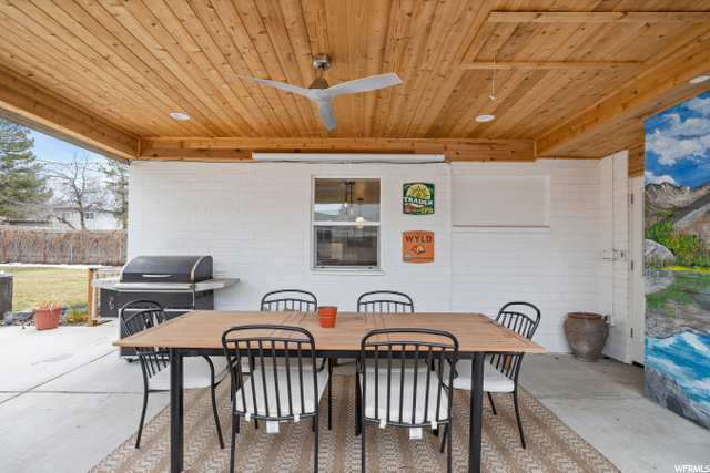 Outdoor Dining Space
