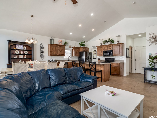 1362 W 2340 N, Clinton, UT 84015 — photo 4