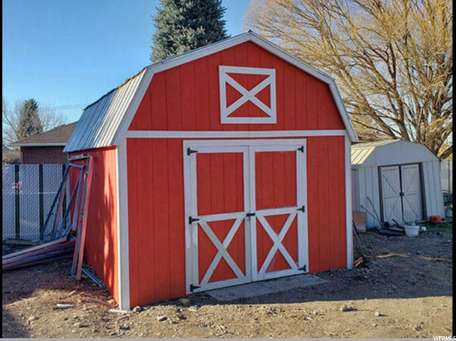 2365 S - Large Barn