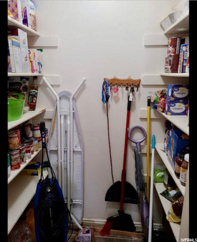 2365 S - Large pantry