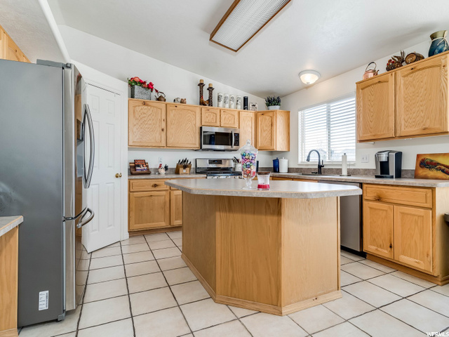 2389 W 2375 N, Clinton, UT 84015 — photo 8